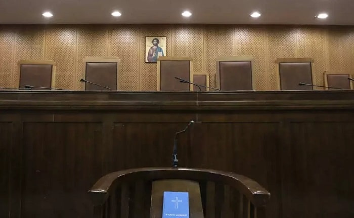 oi dikastes tou mitsotaki sto skamni 01