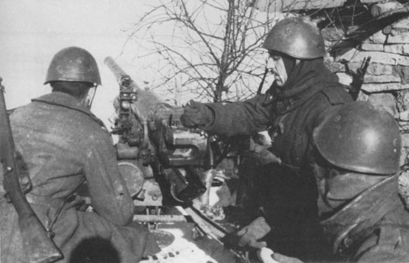 greek artillery italian soldiers with 47mm gun 01