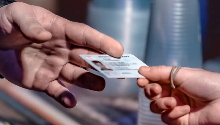 o pagkritios syndesmos theologon gia tis ilektronikes taftotites 01